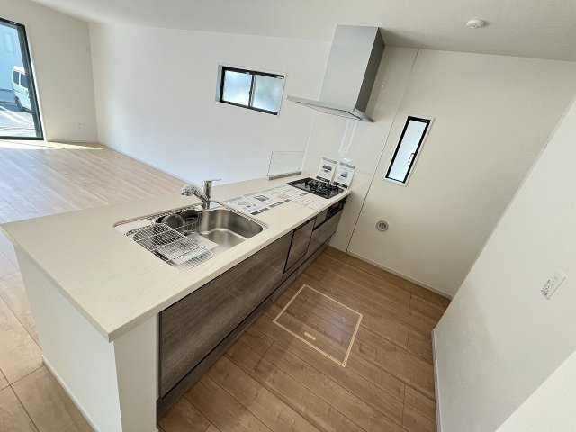 【キッチン】 | 福岡市早良区賀茂1丁目1期　1号棟（全2棟）【仲介手数料無料・0円】 | 施工例。施工例は完成時と異なる場合があります。