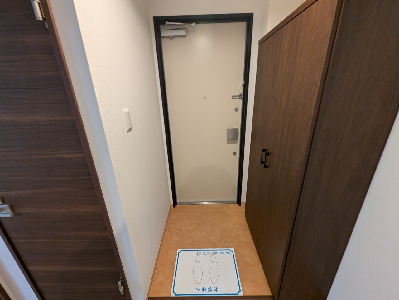 Lumbini桜塚の玄関