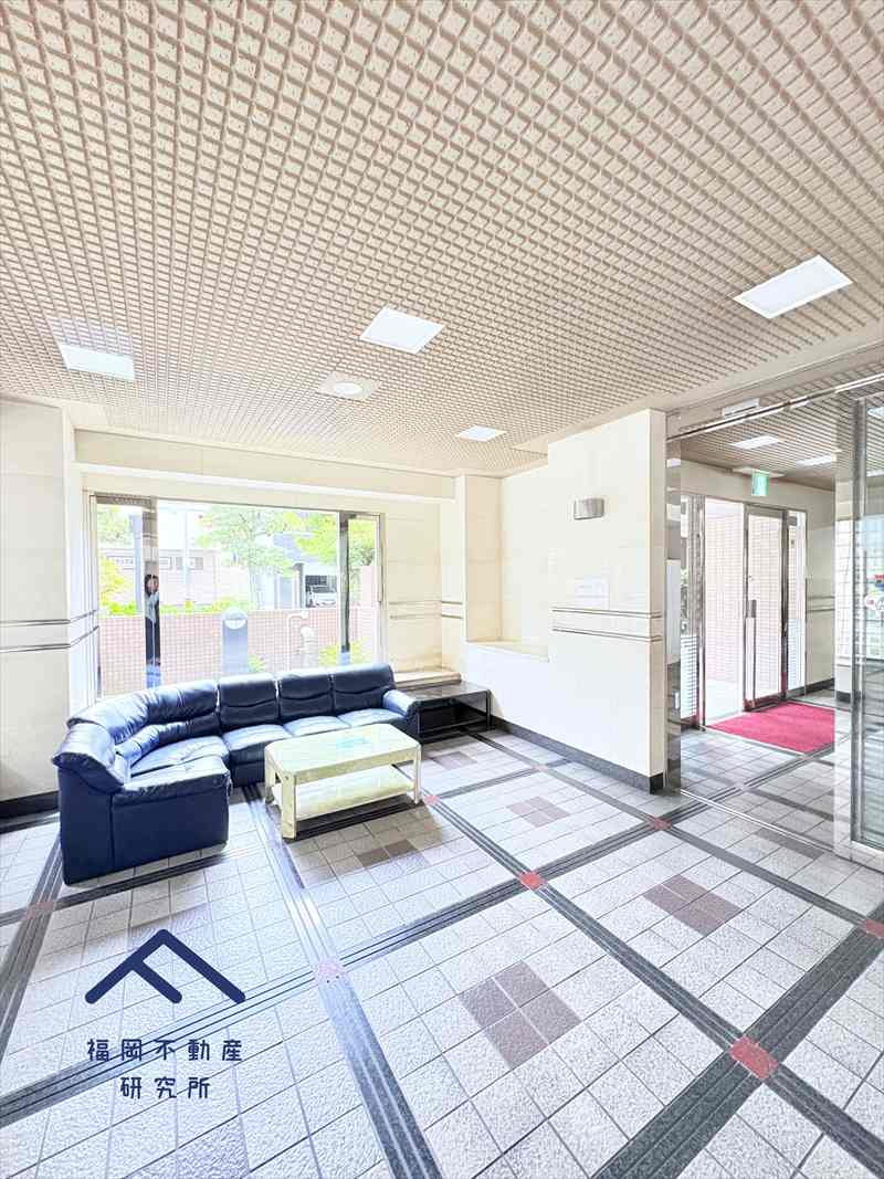 サーパス大博通のエントランス