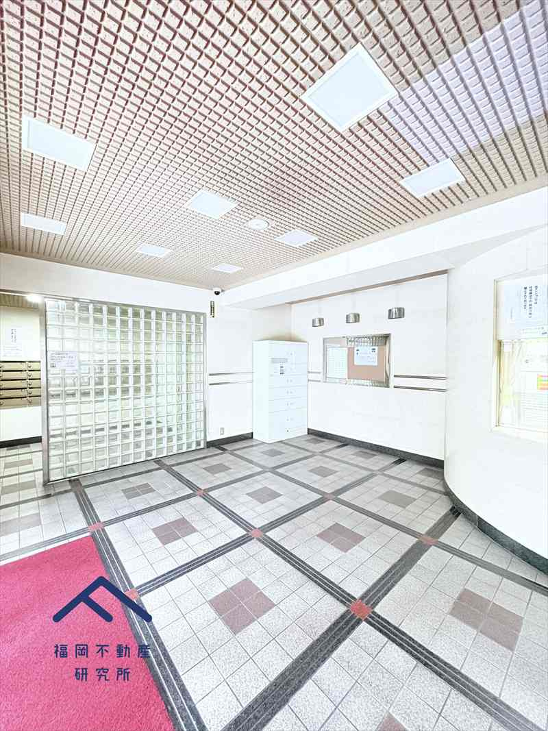 サーパス大博通のエントランス