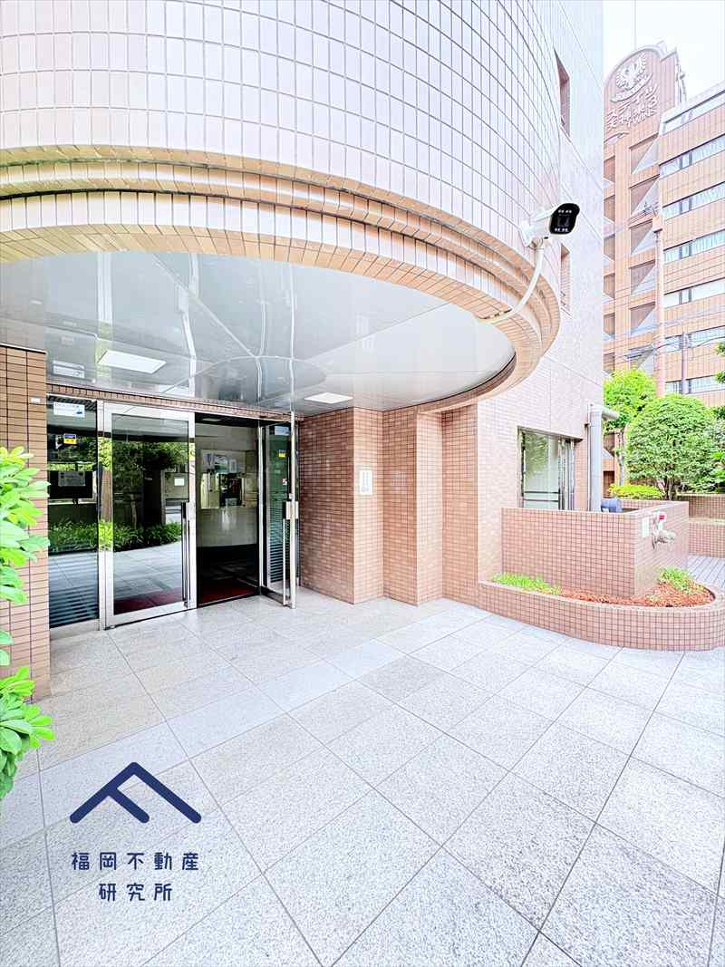 サーパス大博通のエントランス