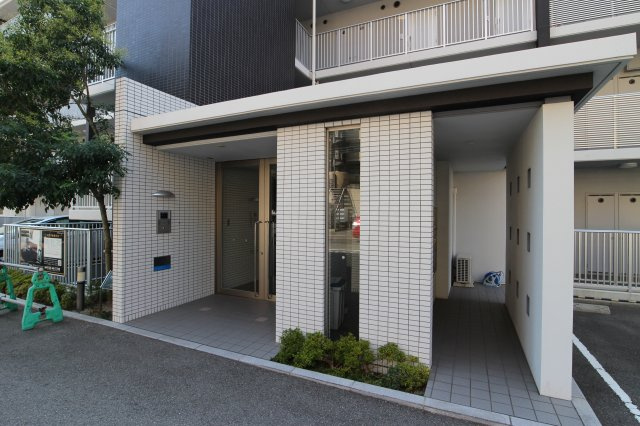 ツルトスコⅡ番館のエントランス