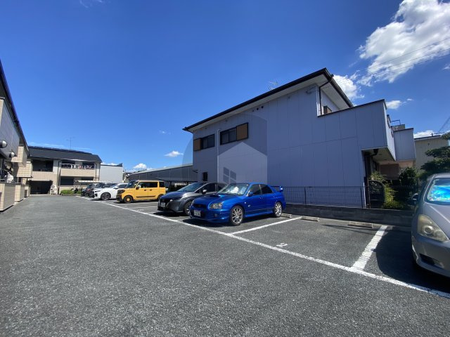 カーサ・ジュネス　B棟の駐車場