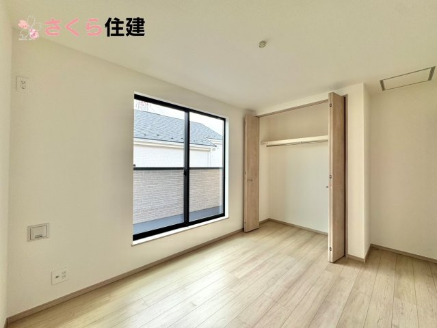 東町317番　　B棟の洋室|広々とした洋室です♪お子様の成長に伴って増えていく荷物にも対応できます！


