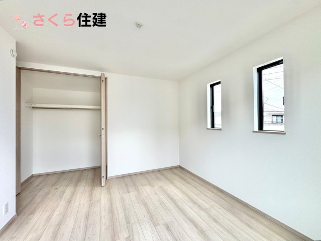 東町317番　　B棟の洋室|各部屋に収納あります！荷物が多い子育て世代や、趣味道具の多い方にもうれしいですね♪