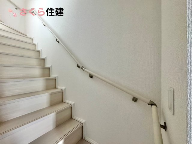 東町317番　　B棟のその他共用部分|あると便利！手すり！！階段を昇り降りの際転落防止にもなります。