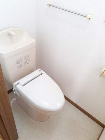 【トイレ】 | ラフィネ・メゾン | 落ち着いた色調のトイレです