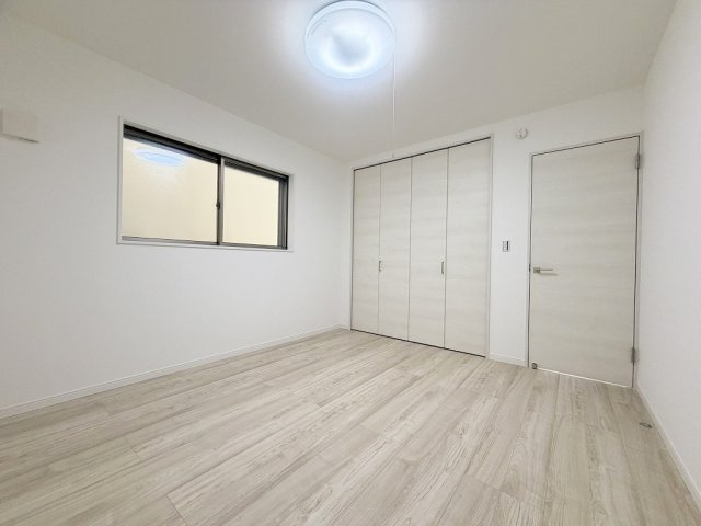 三郷市高州1丁目　新築戸建　全1棟の洋室|部屋としても活用できる7帖の納戸です