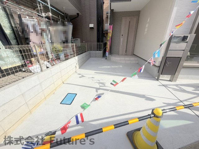 三郷市高州1丁目　新築戸建　全1棟の駐車場|カースペース1台分付き