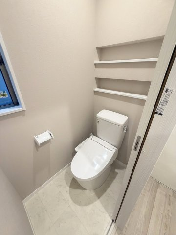 三郷市高州1丁目　新築戸建　全1棟のトイレ|1階のトイレです