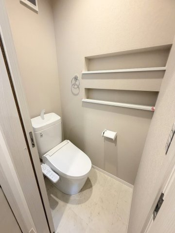 三郷市高州1丁目　新築戸建　全1棟のトイレ|2階のトイレです