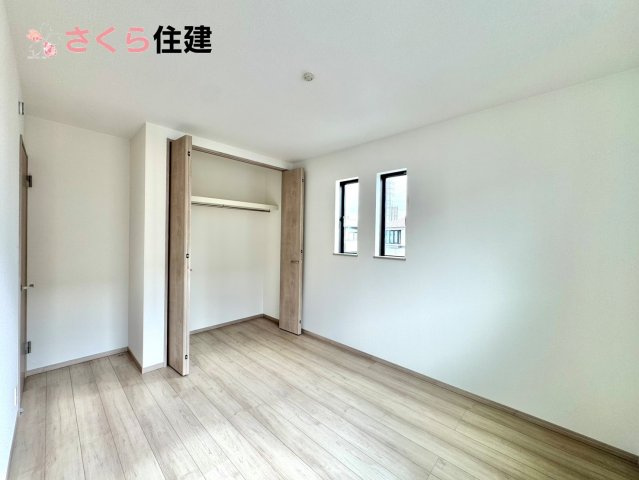 東町３１７番　　A棟の洋室|各部屋に収納あります！荷物が多い子育て世代や、趣味道具の多い方にもうれしいですね♪