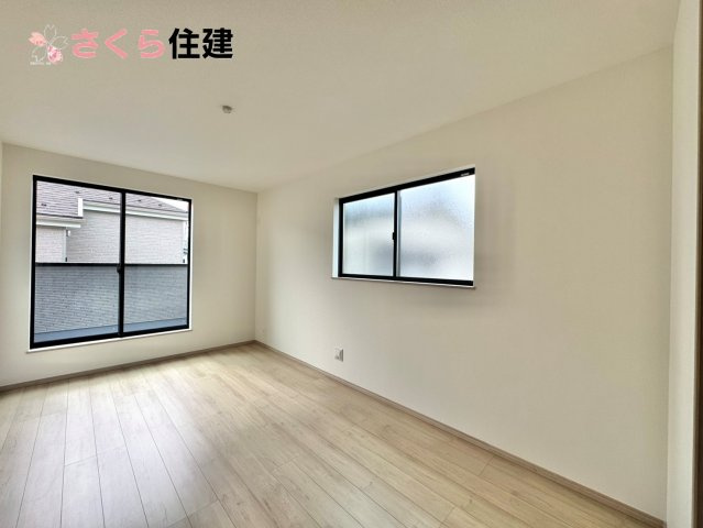 東町３１７番　　A棟の洋室|広々とした洋室です♪お子様の成長に伴って増えていく荷物にも対応できます！

