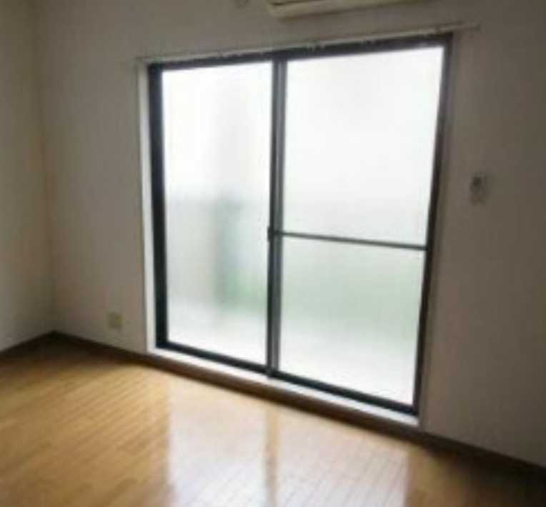 グランデッサ代沢　南向き　バストイレ別　オートロックの居間・リビング