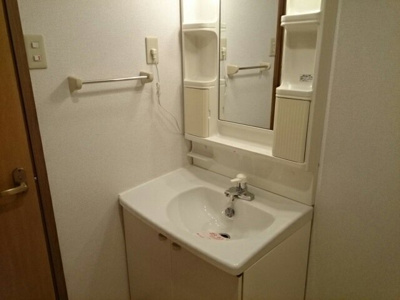 【洗面所】 | プロメナーデ名草 | 脱衣スペースもあります