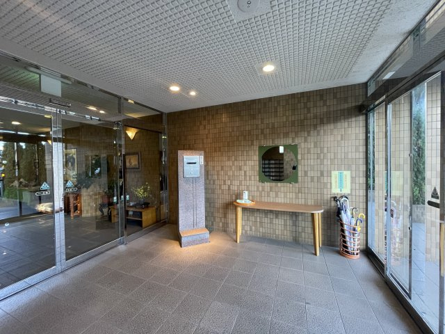 エクレール高崎のエントランス|オートロック付き