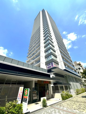 ブリリアタワー池袋ウエストの外観|静かにそびえる、確かな暮らしの基盤。
風格ある外観が、日々の暮らしに安定と安心をもたらします。