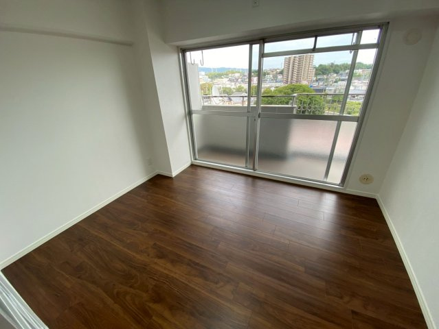 パレス瀬戸の洋室|リモートワークや書斎としてもお使いいただけます♪