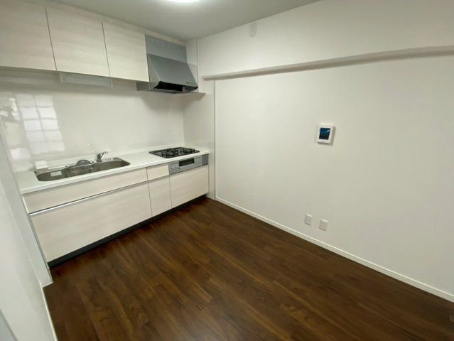 パレス瀬戸のキッチン|広々スペースでお子様と一緒にキッチンに立ってお料理が作れます！