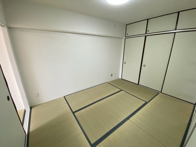 パレス瀬戸の和室|押入付きの和室。布団の出し入れもすぐにでき、お子様のお昼寝や来客のお泊りにもすぐに対応ができます！