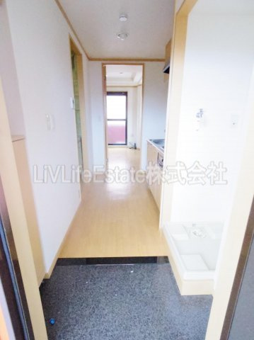 ファーストプレイスの玄関