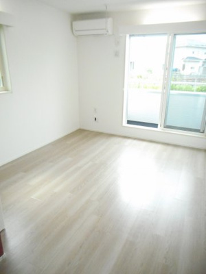 【寝室】 | ラピード | 窓があり明るい洋室です