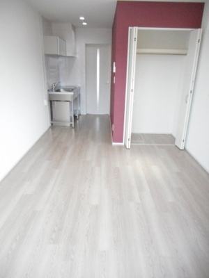 【居間・リビング】 | ラピード | アクセントクロスが素敵な洋室です