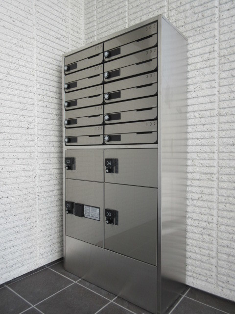 Ｐｒｉｍｅ　Ｉｓｏｇｏ　ＥＡＳＴのその他共用部分|便利な宅配ボックス