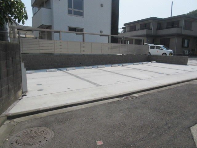 Ｐｒｉｍｅ　Ｉｓｏｇｏ　ＥＡＳＴの駐車場