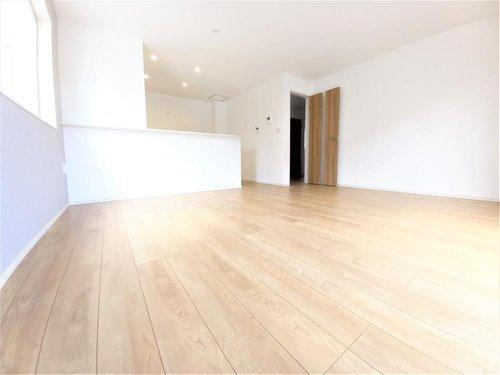 ◇佐糠町東一丁目　2期◇　　オール電化の新築建売住宅　　日当たり良好♪の居間・リビング|ご成約の方に選べる家電プレゼントキャンペーン実施中です♪
あると嬉しい家電が揃っています！さらにお選び頂いた商品にプラスして「美味しいパンが焼けるアラジンのトースター」をお付けします！期間限定(^^♪