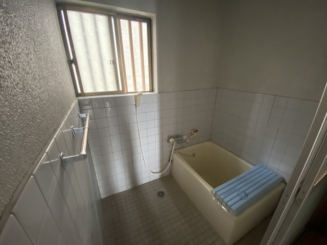岩国市山手町２丁目の中古一戸建の浴室