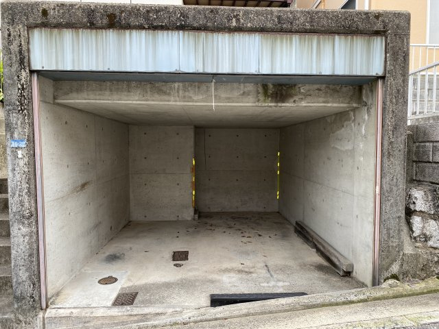 岩国市山手町２丁目の中古一戸建の駐車場