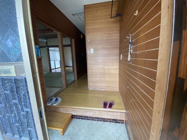 岩国市山手町２丁目の中古一戸建の玄関