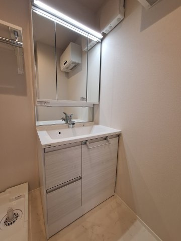 （シニア限定）Urban　Claire元住吉の洗面所|鏡面裏に収納あり/ホースヘッド