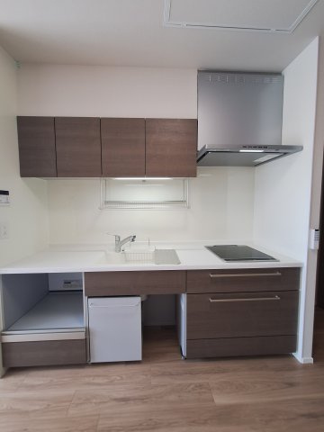 （シニア限定）Urban　Claire元住吉のキッチン|座りながら作業ができるキッチンです。IHで火災予防に配慮