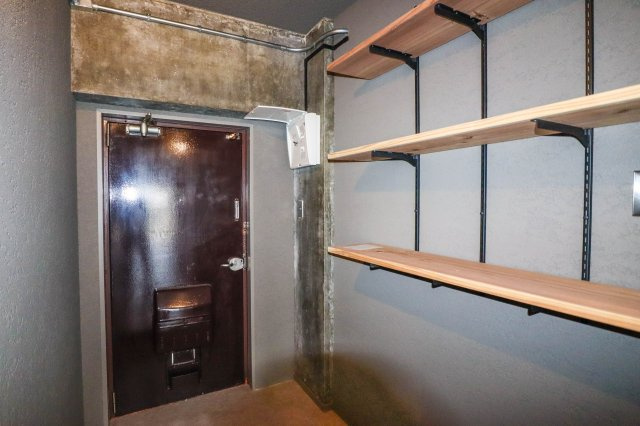 【その他】 | 財形吹田ハイツ | 玄関には大きなオープンラックが有ます♪