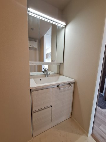 （シニア限定）Urban　Claire元住吉の洗面所|鏡面裏に収納あり/ホースヘッド