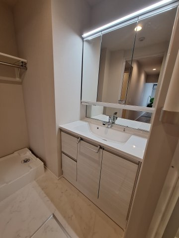 （シニア限定）Urban　Claire元住吉の洗面所|鏡面裏に収納あり/ホースヘッド