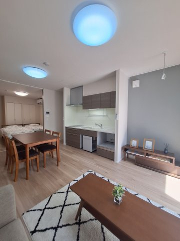 （シニア限定）Urban　Claire元住吉の居間・リビング|柱の少ない四隅をしっかり使えるお部屋です