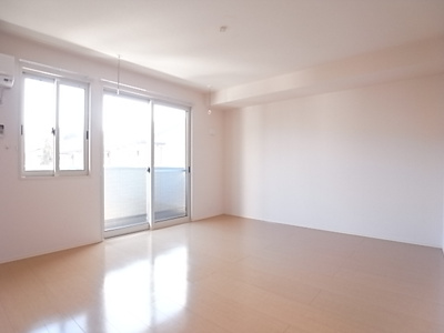 【居間・リビング】 | ボンヌールV | こちらのリビングで趣味の時間をお楽しみください