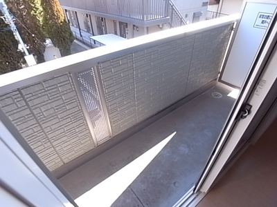 【バルコニー】 | ボンヌールV | バルコニーからの眺めを楽しみながら食事をしませんか