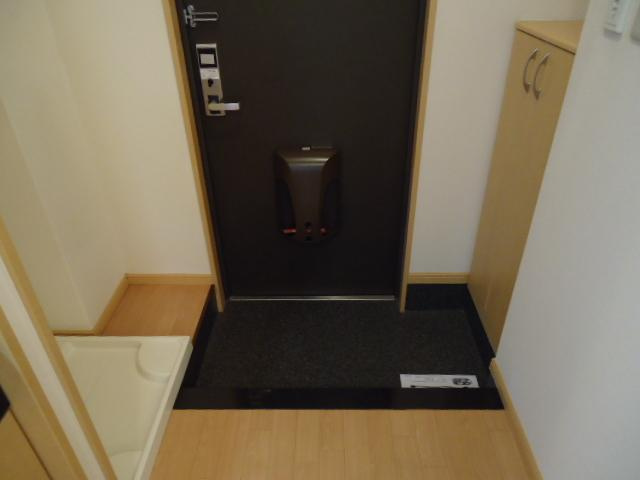 フルハウスＡ棟の玄関|玄関