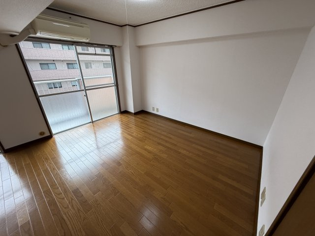 テラジハイツI号館の居間・リビング