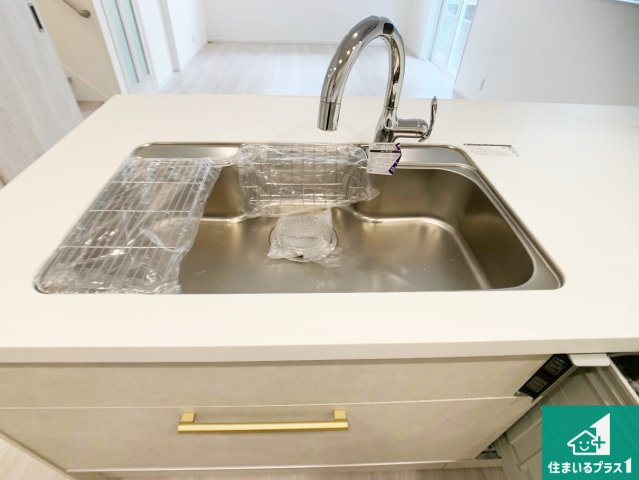 加古川市加古川町稲屋　新築一戸建ての設備|蛇口の先端に浄水器を内蔵しています！原水と浄水、お湯と冷水、シャワーの切替えがワンタッチなので用途によって使い分けられます。