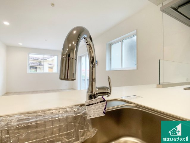 加古川市加古川町稲屋　新築一戸建ての設備|浄水器を内蔵！炊飯時、お茶を作る時に安心してお水を使えます！お湯と冷水、浄水と原水、シャワーの切替えもワンタッチです！