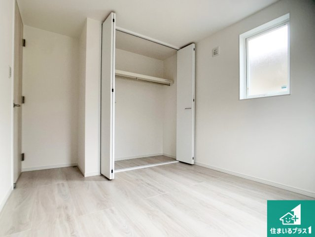 加古川市加古川町稲屋　新築一戸建ての洋室|収納スペースが充実しているので子供の成長に合わせてたくさん収納ができます！家族構成に合わせた様々な活用ができる収納！