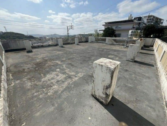 西原町棚原戸建ての駐車場