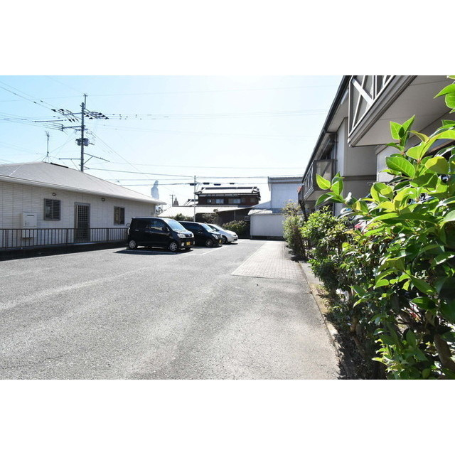 フレグランス上津の駐車場|車をお持ちの方に嬉しい駐車場付きの物件です
