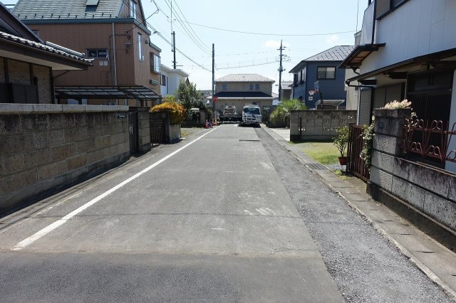 高崎市中尾町　【解体更地渡し】売地の前面道路含む現地写真|西側道路を北から南方向