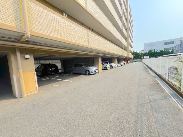 グーテンハイツ箱崎Ⅲの駐車場